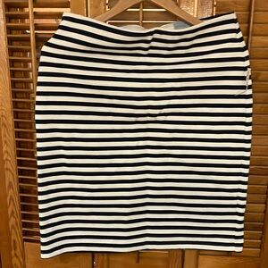 NWT Old Navy Large Navy-Blue striped mini (has stretch)